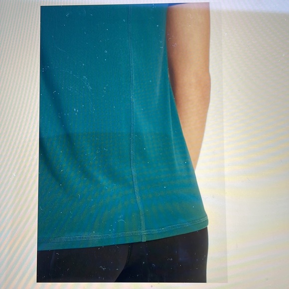 Fabletics Phoenix Lite S/S Top Bundle Of 2  NWT $120 - Picture 3 of 6